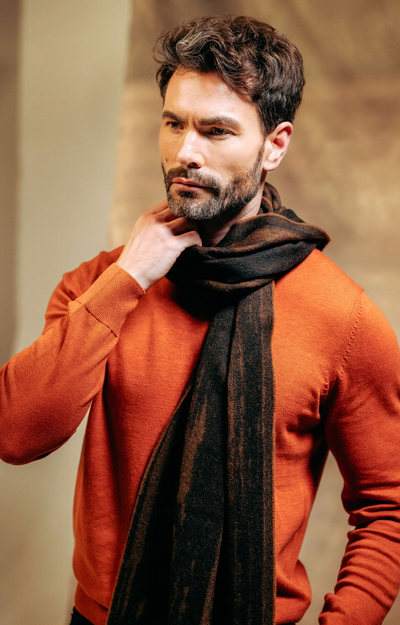 JOSHUA ELLIS 100% CASHMERE JACQUARD SCARF IN BLACK/TOFFEE