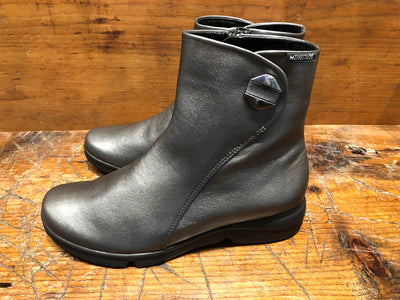 MEPHISTO WOMEN'S RAINE IN GRAY PEARLIZED LEATHER