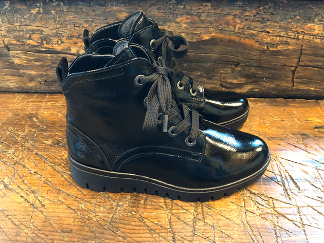 GABOR DAVOS BOOT IN BLACK CRINKLE PATENT LEATHER