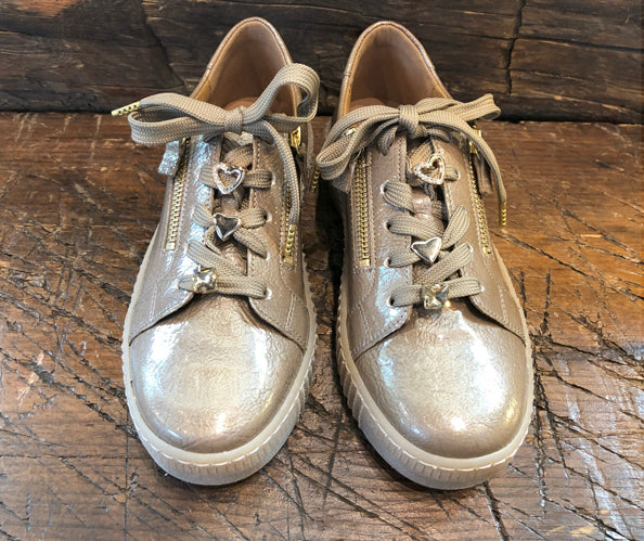GABOR GINA PLATFORM SNEAKER IN TAUPE CRINKLE PATENT LEATHER