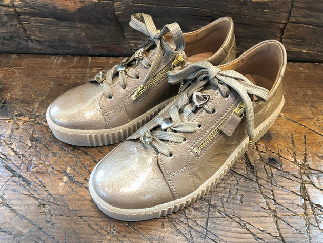 GABOR GINA PLATFORM SNEAKER IN TAUPE CRINKLE PATENT LEATHER