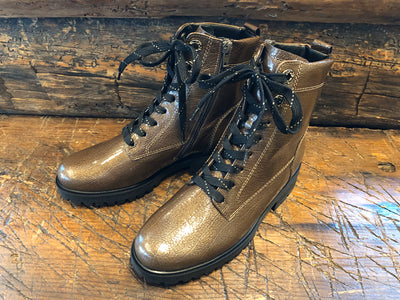 GABOR NORA BOOT IN COCAO CRINKLE PATENT LEATHER