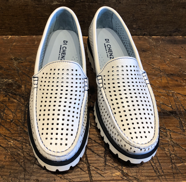 DI CHENZO HYANNIS LOAFER IN BIANCO PATENT LEATHER WITH NAVY DETAILING