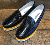 DI CHENZO HAMPTONS WEDGE LOAFER IN BLACK PATENT LEATHER WITH ORANGE DETAILS.