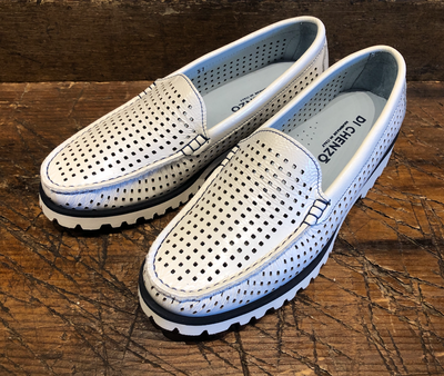 DI CHENZO HYANNIS LOAFER IN BIANCO PATENT LEATHER WITH NAVY DETAILING