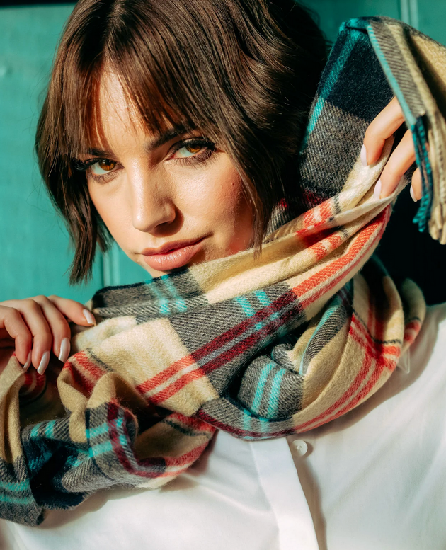 JOSHUA ELLIS 100% CASHMERE SCARF IN CAMEL/NAVY PLAID