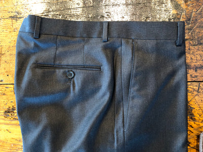 Samuelsohn Super 110s Wool Serge Trouser in Charcoal Gray