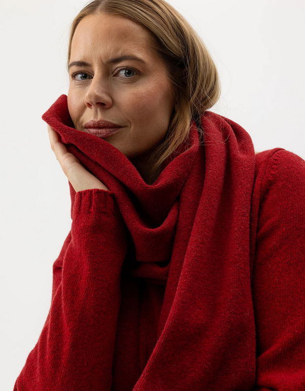 HOLEBROOK SWEDEN HALLO WOOL BLEND SCARF IN RUBY