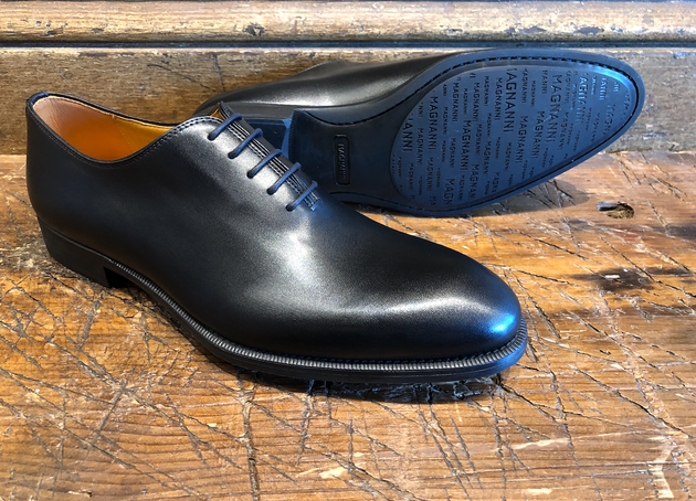 Magnanni Hawkins Wholecut in Black Leather with Flex Rubber Sole
