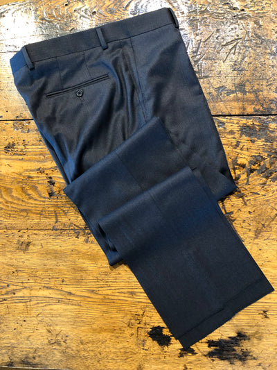 Samuelsohn Super 110s Wool Serge Trouser in Charcoal Gray