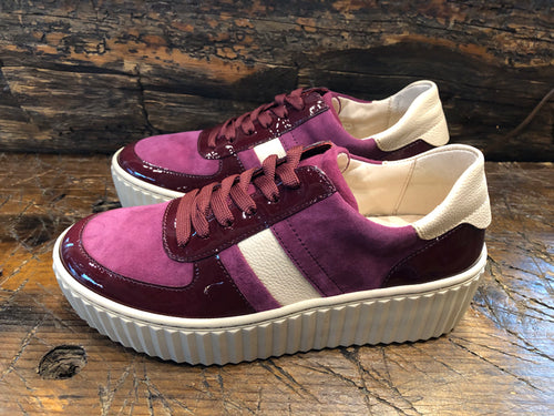 GABOR OLIVIA PLATFORM SNEAKER IN AUBERGINE WITH SAND TRIM