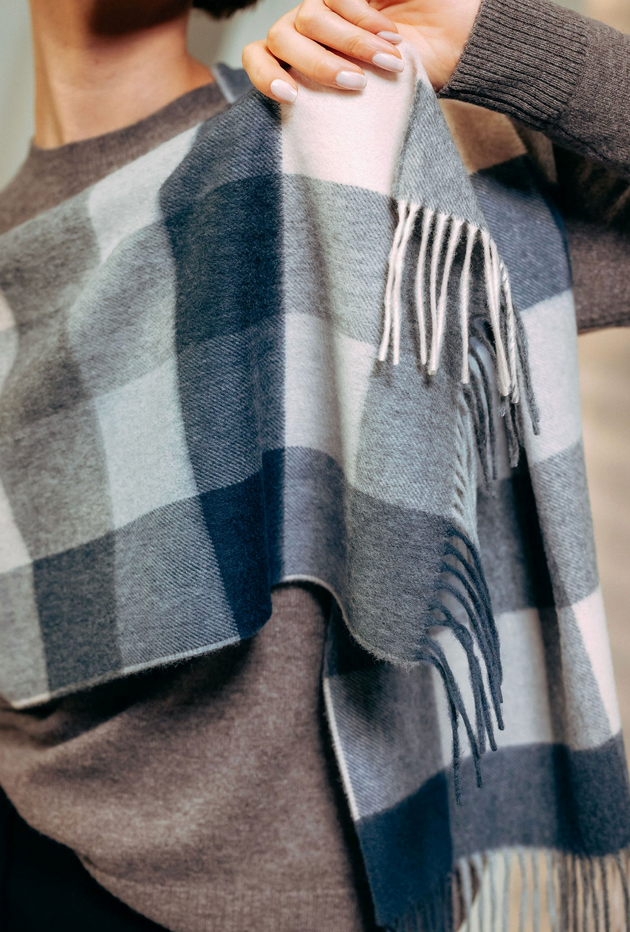 JOSHUA ELLIS HANDMADE 100% LAMBSWOOL SCARF IN GREY/PINK BLOCK CHECK