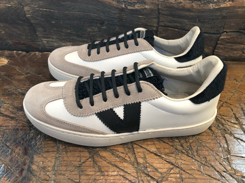 VICTORIA WOMEN'S SNEAKER WITH BLACK AND TAUPE TRIM