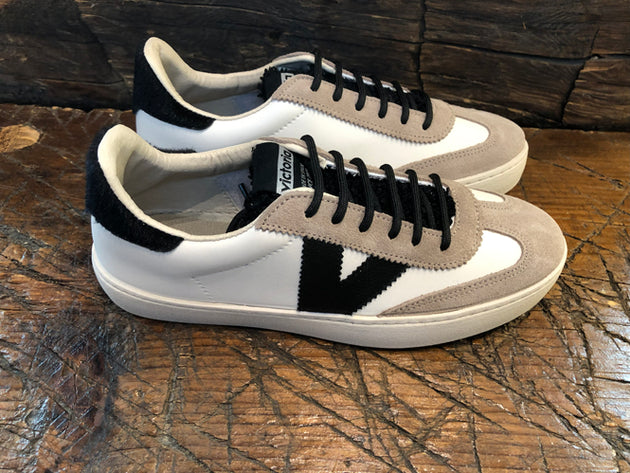 VICTORIA WOMEN'S SNEAKER WITH BLACK AND TAUPE TRIM