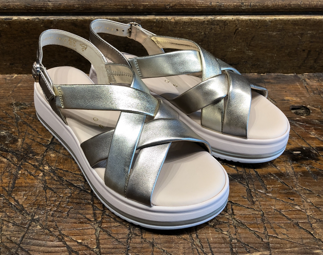 GABOR PAULINA PLATFORM SANDAL IN PLATINUM LEATHER