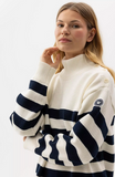 HOLEBROOK SWEDEN PAULINA WINDPROOF SWEATER IN OFF-WHITE/NAVY