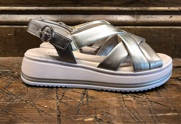 GABOR PAULINA PLATFORM SANDAL IN PLATINUM LEATHER