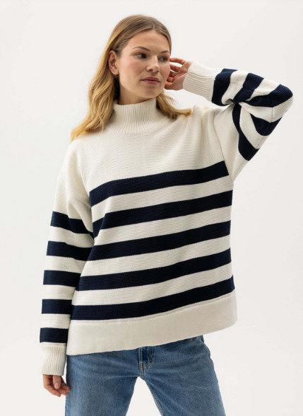 HOLEBROOK SWEDEN PAULINA WINDPROOF SWEATER IN OFF-WHITE/NAVY