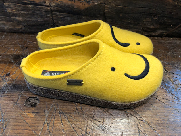 HAFLINGER WOMEN'S SMILE EMOJI WOOL CLOG IN YELLOW