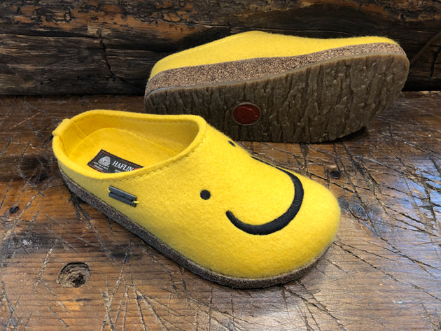 HAFLINGER WOMEN'S SMILE EMOJI WOOL CLOG IN YELLOW