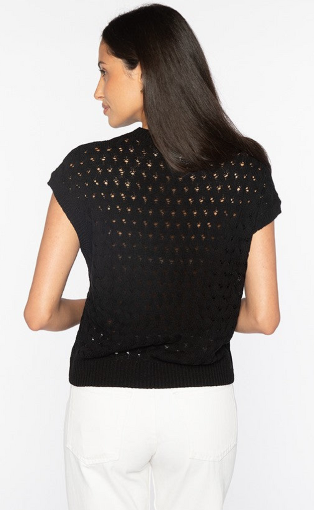KINROSS BRAIDED CABLE SLEEVELESS CREW NECK SWEATER IN BLACK