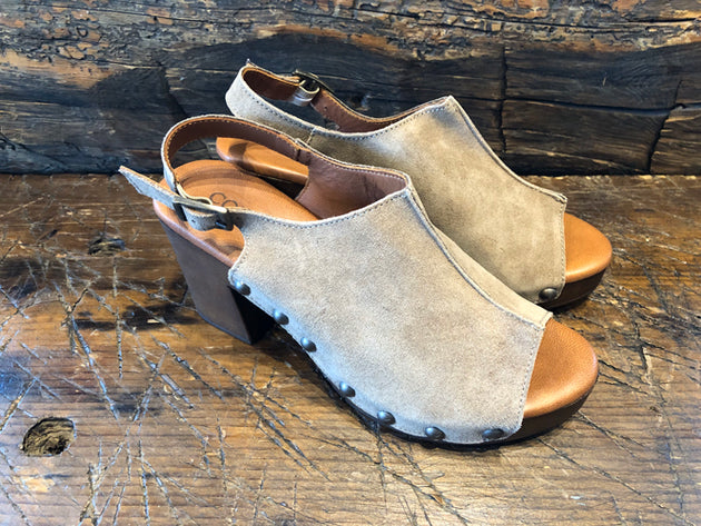 CORDANI WINNIE CLOG IN SIGARO SUEDE