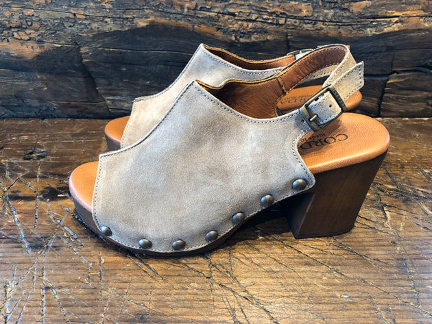 CORDANI WINNIE CLOG IN SIGARO SUEDE