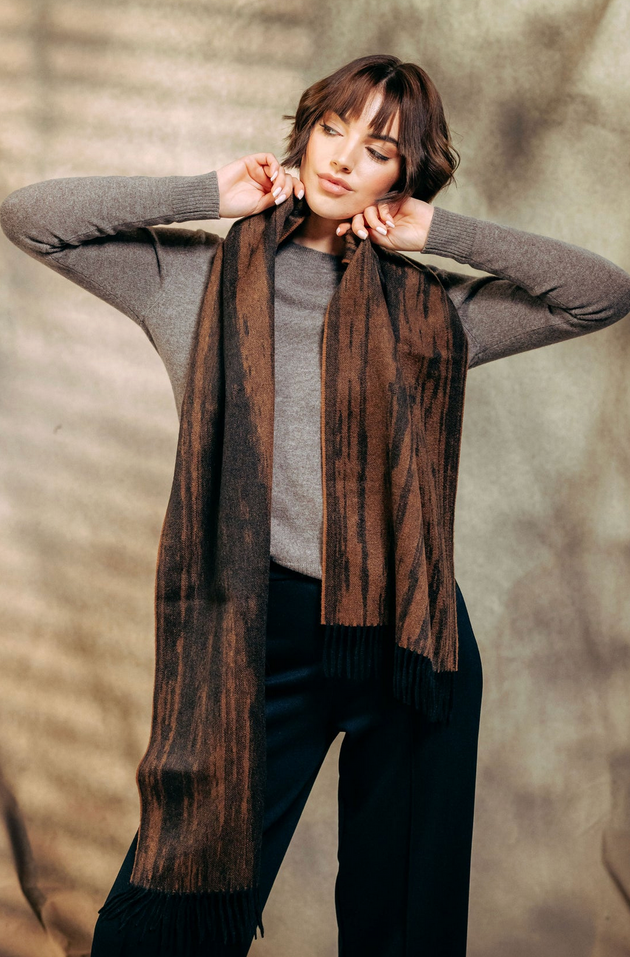 JOSHUA ELLIS 100% CASHMERE JACQUARD SCARF IN BLACK/TOFFEE