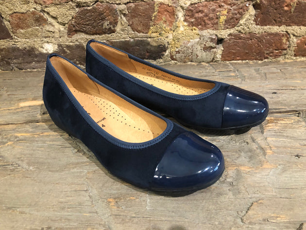 GABOR BALLERINA FLAT IN NAVY BLUE WITH POLISHED TIP