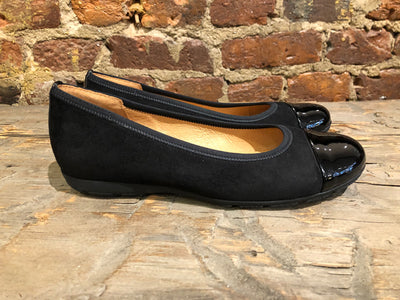 GABOR BALLERINA FLAT IN BLACK WITH POLISHED TIP