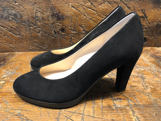 Boutique GIANVITO ROSSI Black suede high heel pointy toe pumps Retail price  €500 Size 37.5