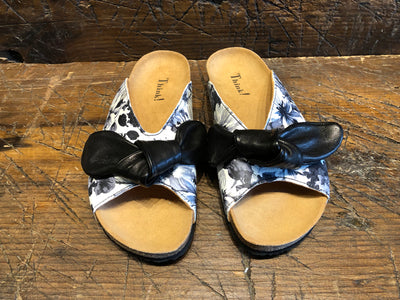 THINK WOMEN'S MOE FLORAL PRINT SANDAL WITH BOW IN GRINGO KOMBI