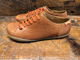 CAMPER PEU CAMI IN TAN GRAIN LEATHER